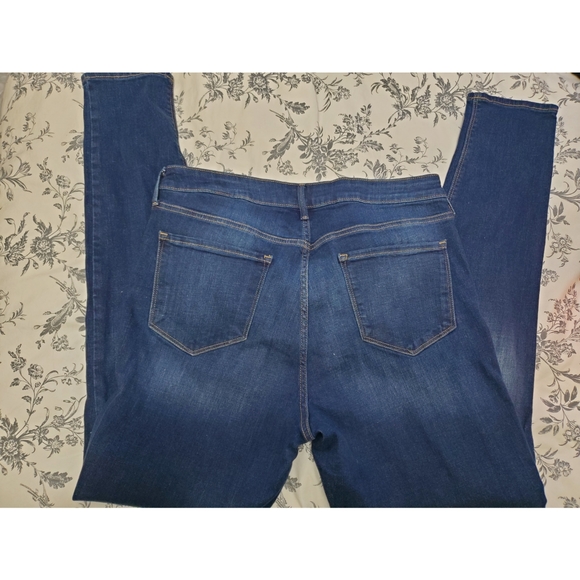 Old Navy Rockstar Jeans - Picture 2 of 2